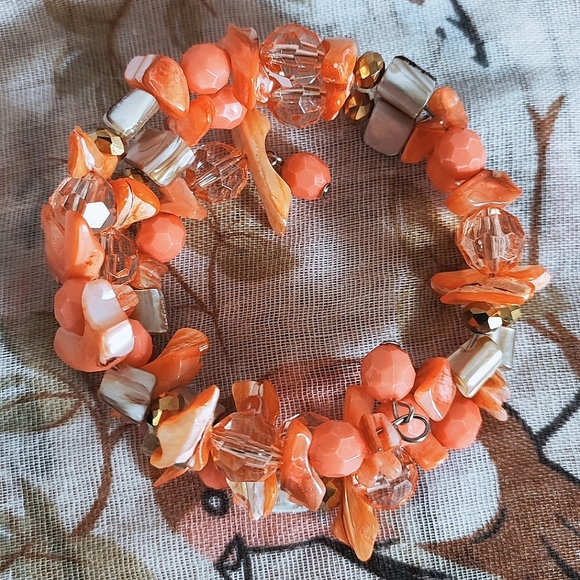 Shell Faceted Glass Beaded Memory Wire Bracelet Coral Color Silver Tone Artisan - Picture 4 of 10